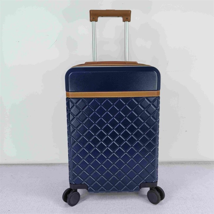 100 polykarbonátových batožinových súprav